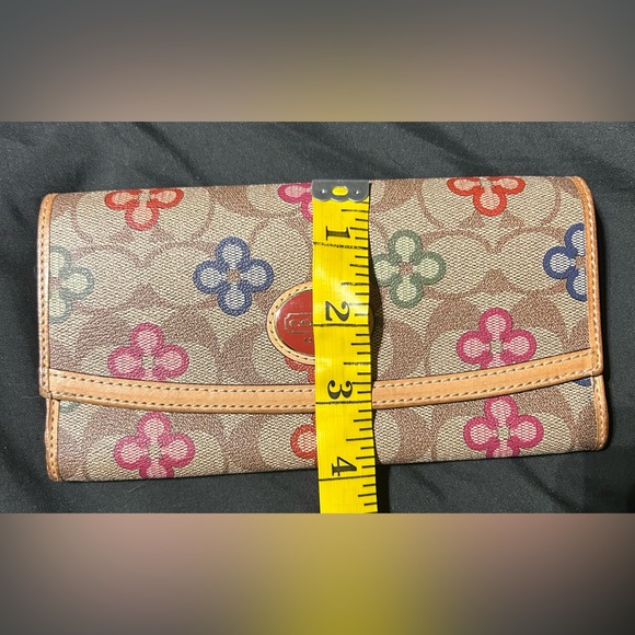 Coach Signature Floral Wallet. - Picture 6 of 6